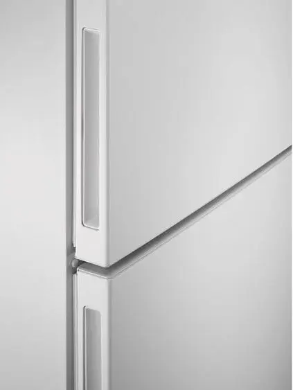 Холодильник ELECTROLUX RNC7ME34W2 — фото