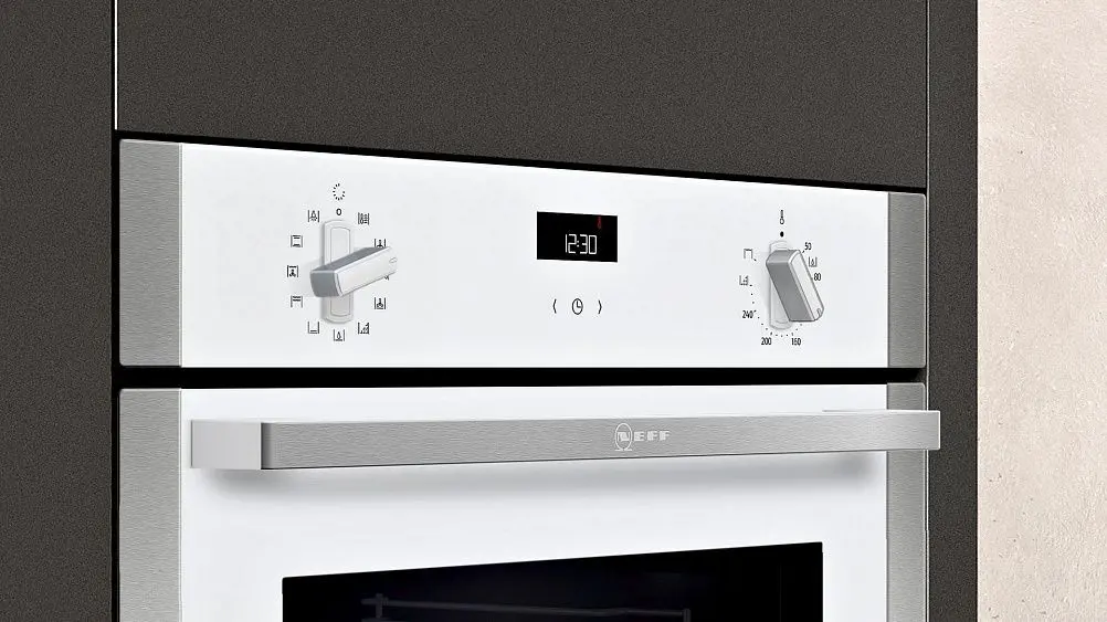 Духовой шкаф NEFF B1ACE3FW0R — фото