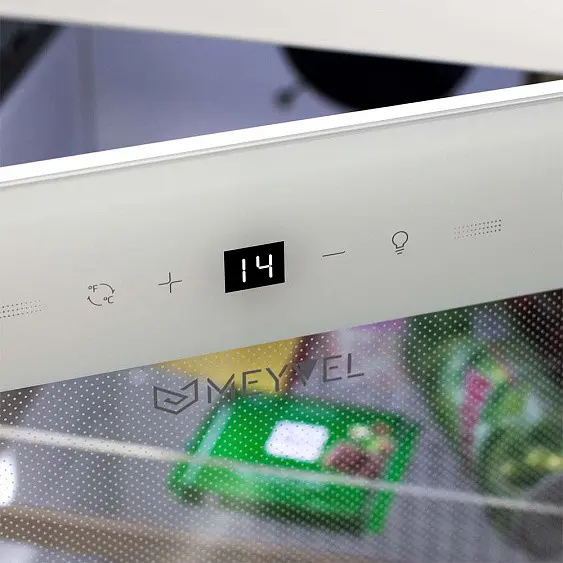 Холодильник для косметики MEYVEL MD71-White — фото