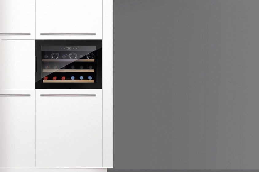 Встраиваемый винный шкаф CASO WineSafe 18 EB black