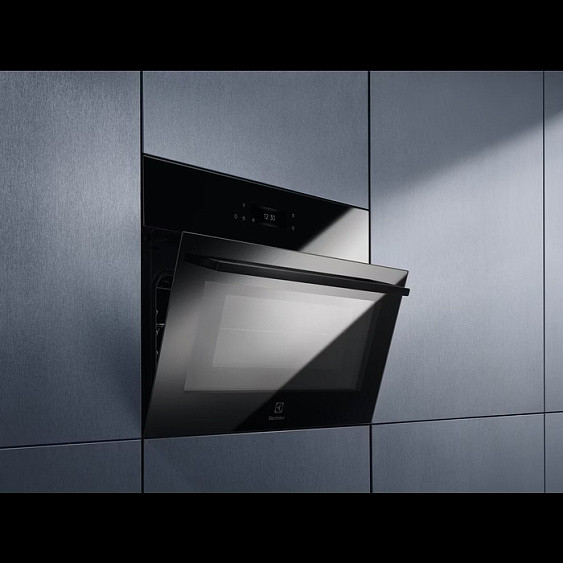 Духовой шкаф ELECTROLUX EVL8E08Z