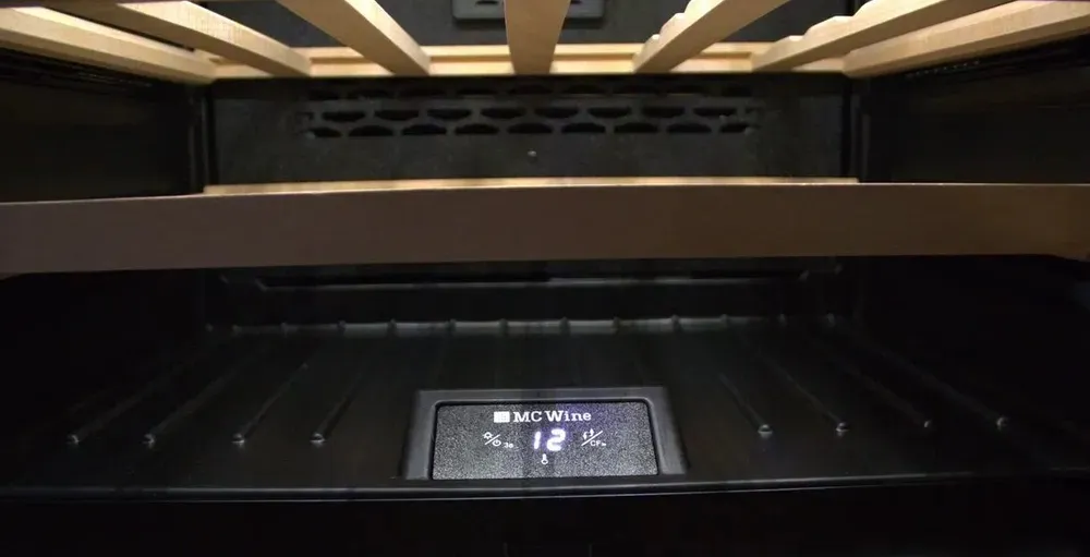 Винный шкаф MOBILECOMFORT W24B