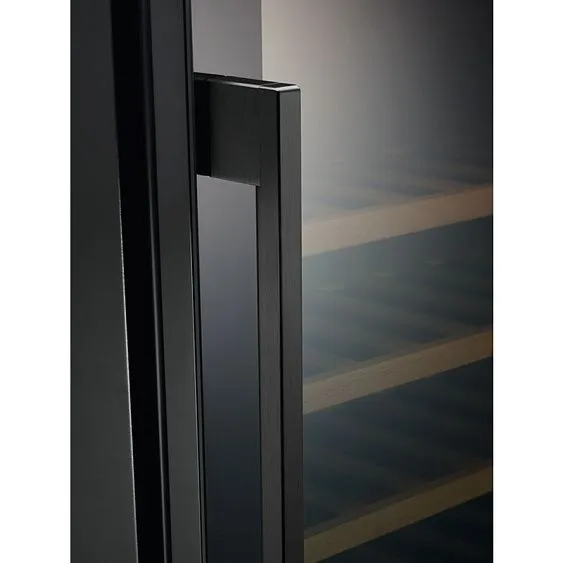 Винный шкаф ELECTROLUX EWS4052B5B