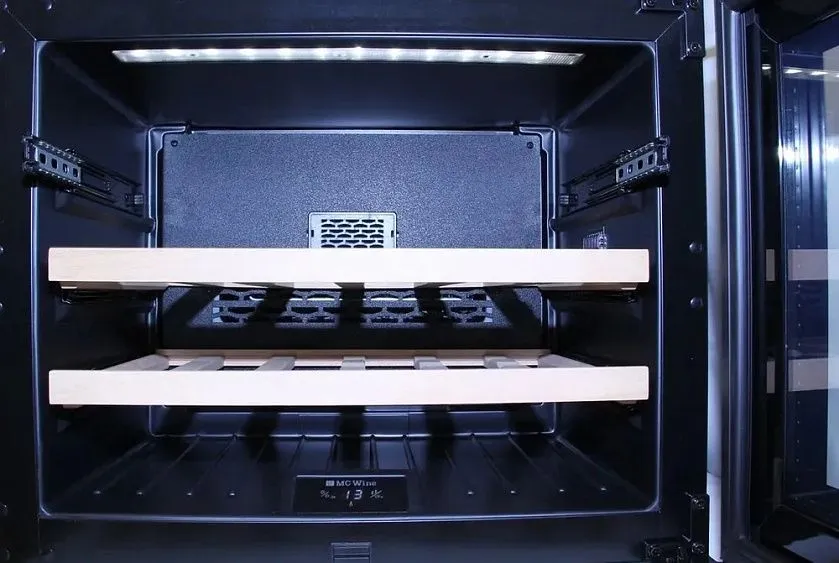 Винный шкаф MOBILECOMFORT W24B