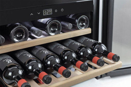 Встраиваемый винный шкаф CASO WineSafe 18 EB inox