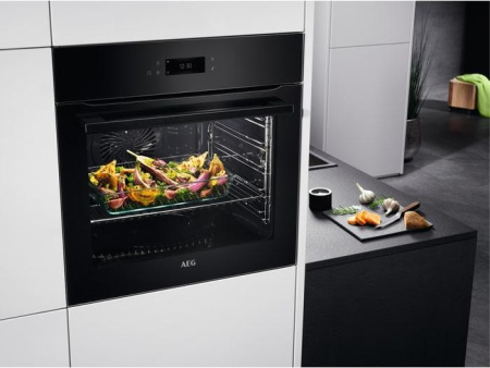 Духовой шкаф AEG BPE748380B