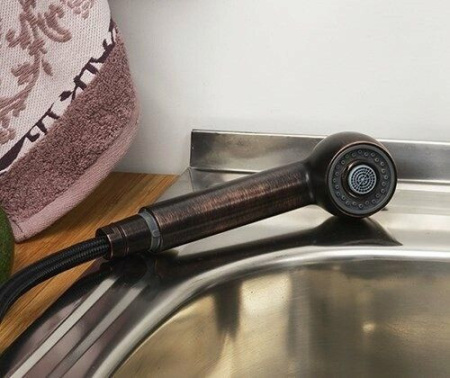Смеситель WasserKraft А8247 с выдвижной лейкой темная бронза