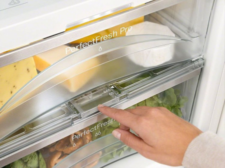 Встраиваемый холодильник Miele KFN 37692 iDE