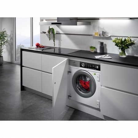 Стиральная машина AEG L8FBE48SRI