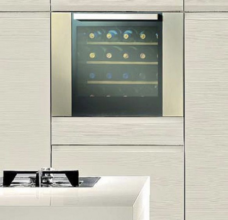 Винный шкаф INDEL B BUILTIN 24 Homme Plus