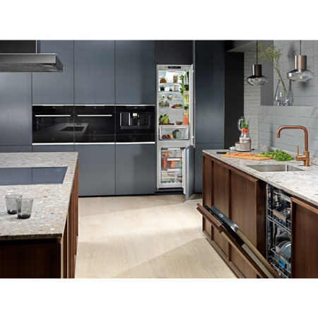 Духовой шкаф ELECTROLUX OKE8C31X