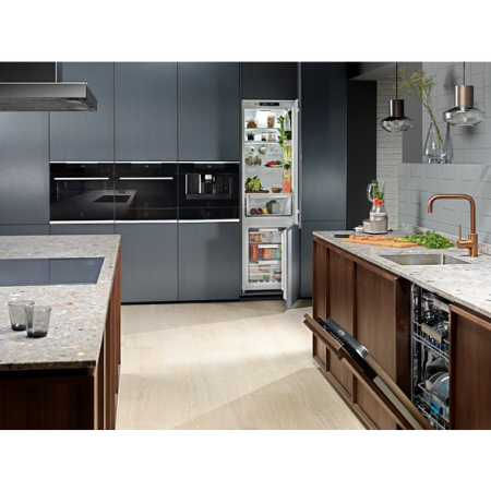 Духовой шкаф ELECTROLUX OKE8C31X