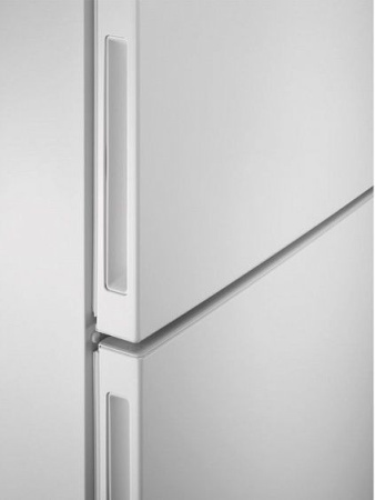Холодильник ELECTROLUX RNC7ME34W2