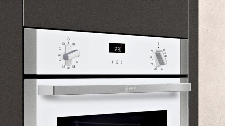 Духовой шкаф NEFF B1ACE3FW0R